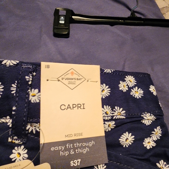 At. John's Capri pants - Picture 3 of 3